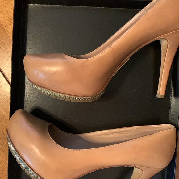 Alejandro Ingelmo Italian, tan leather platfrom heels. - Picture 2 of 8